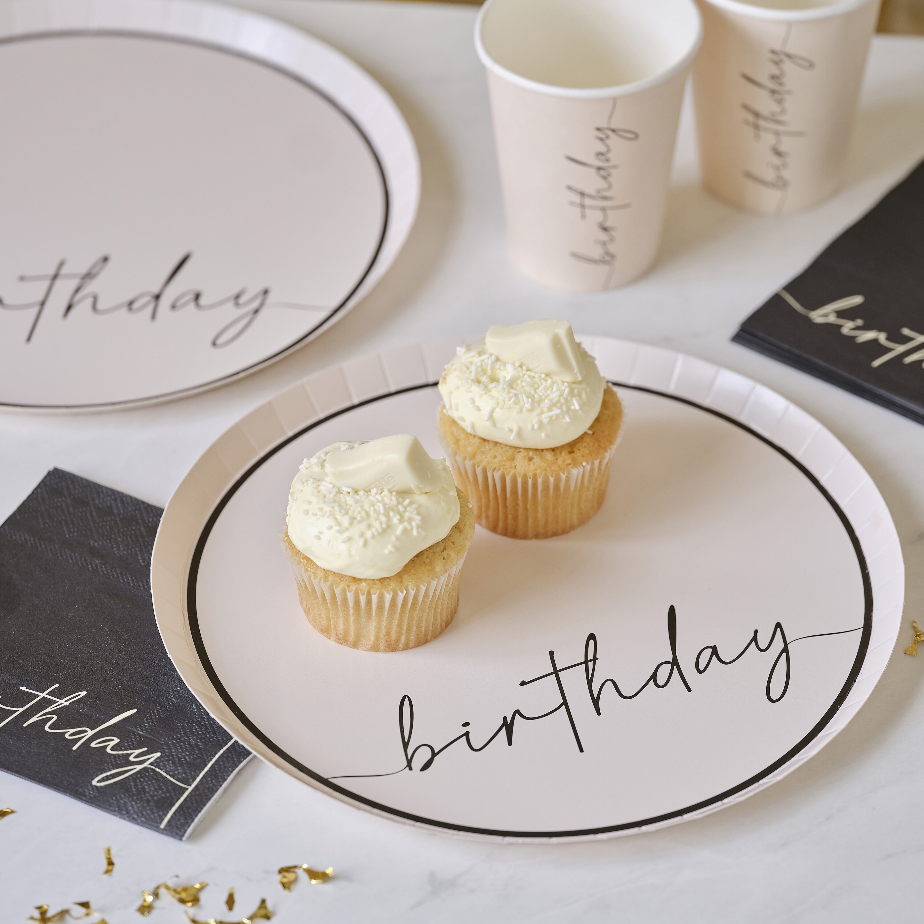 Елегантни Чинии за Рожден Ден (1 Пакет / 8 Бр.) - Party Design