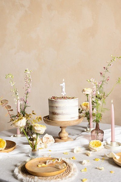 Свещ за рожден ден бяла с цветни листенца - Party Design