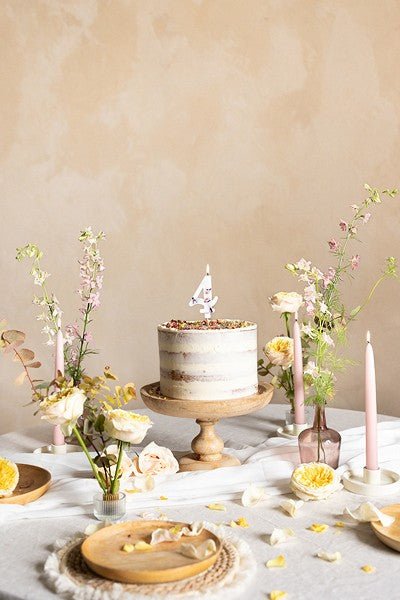 Свещ за рожден ден бяла с цветни листенца - Party Design