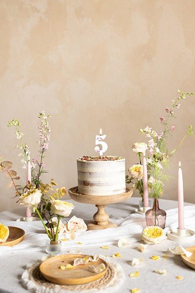 Свещ за рожден ден бяла с цветни листенца - Party Design