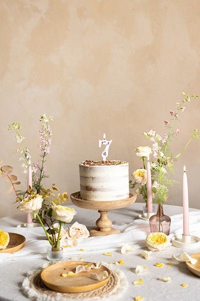 Свещ за рожден ден бяла с цветни листенца - Party Design