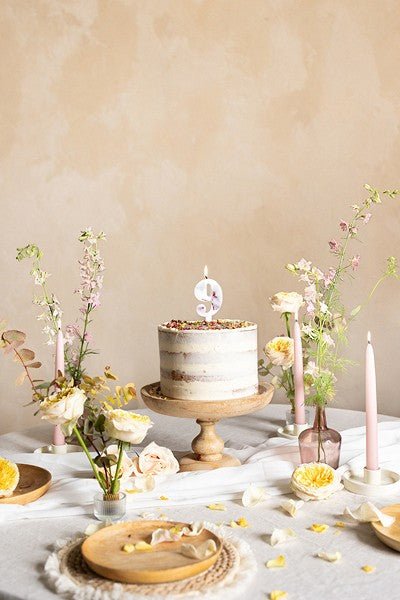 Свещ за рожден ден бяла с цветни листенца - Party Design