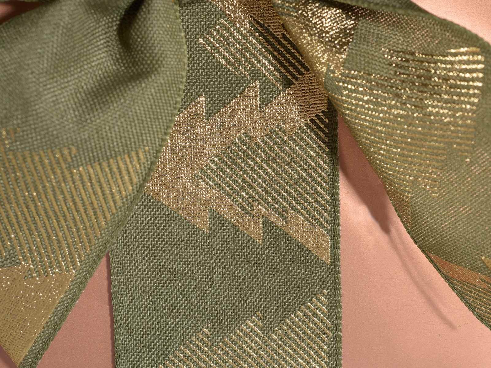 Панделка с щампа на коледни елхи в злато - Party Design