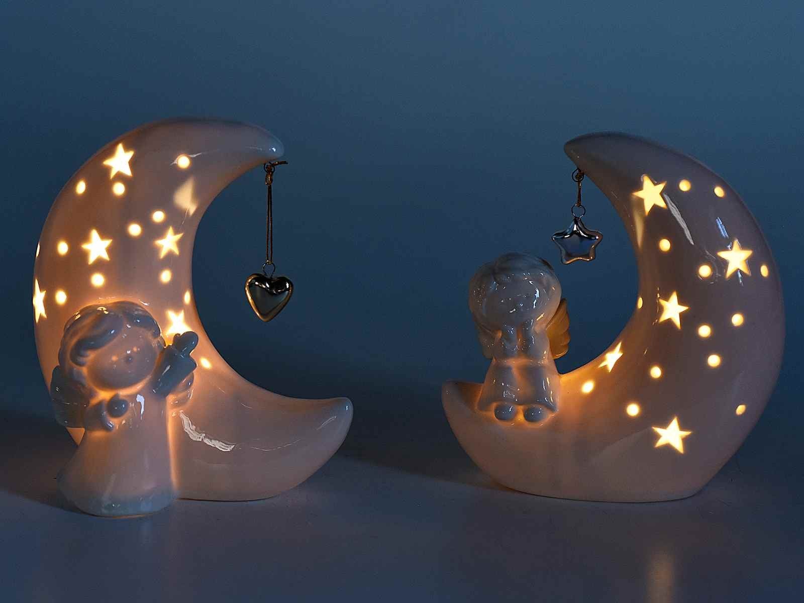 Керамична декорация с луна и ангелче, с LED светлина - Party Design