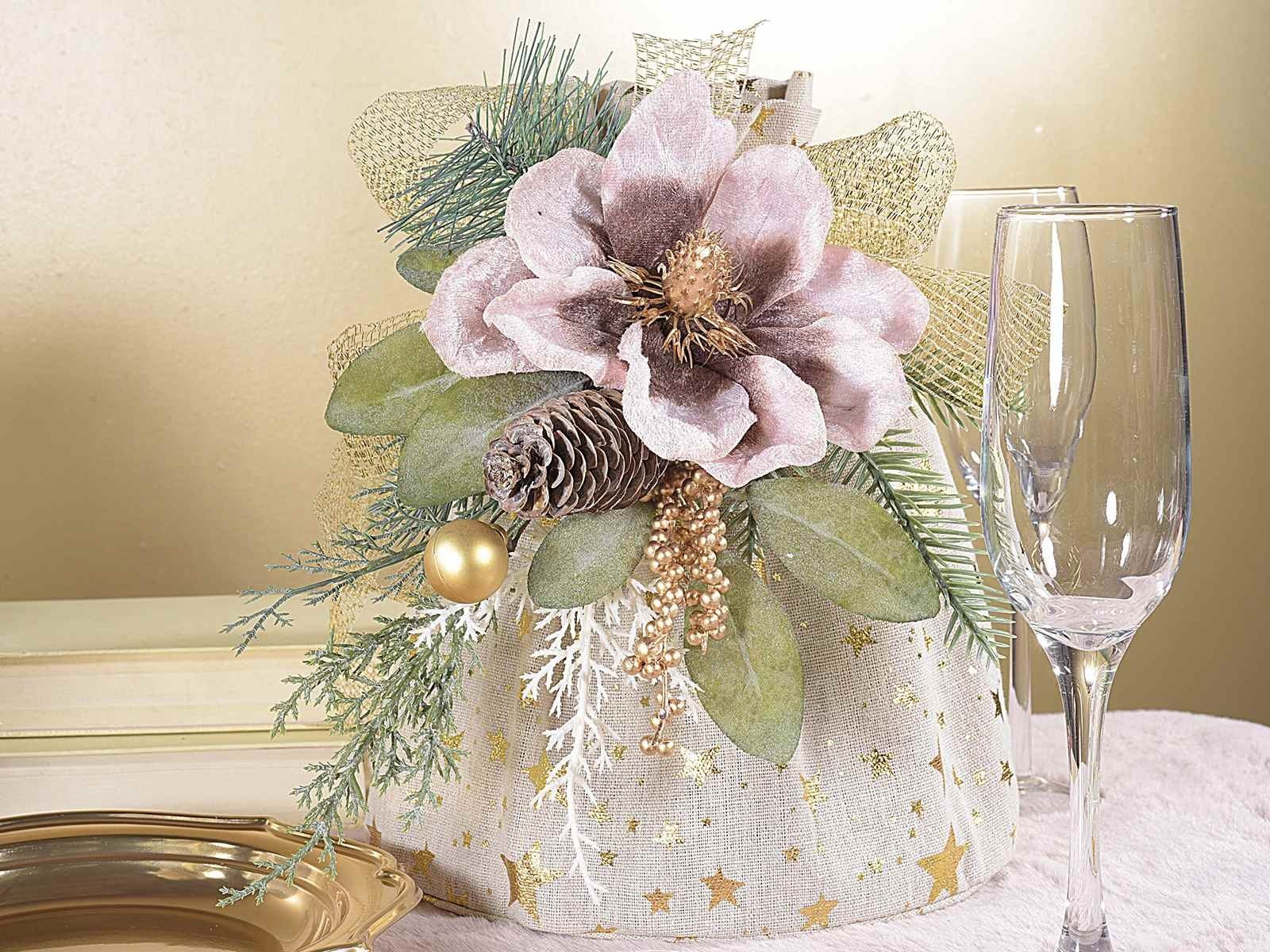 Изкуствен Анемон от Плат с Шишарка и Златни Бери - Party Design