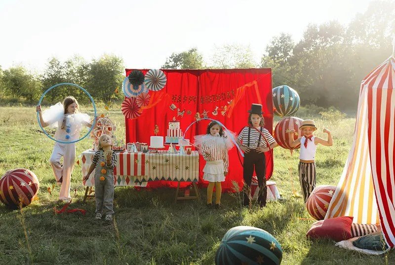 Фолиев балон сфера с звезди – Червен - Party Design