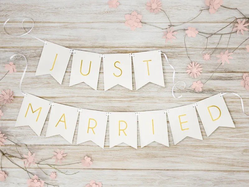 Банер "Just Married" - Бяло със Златен Напис - Party Design