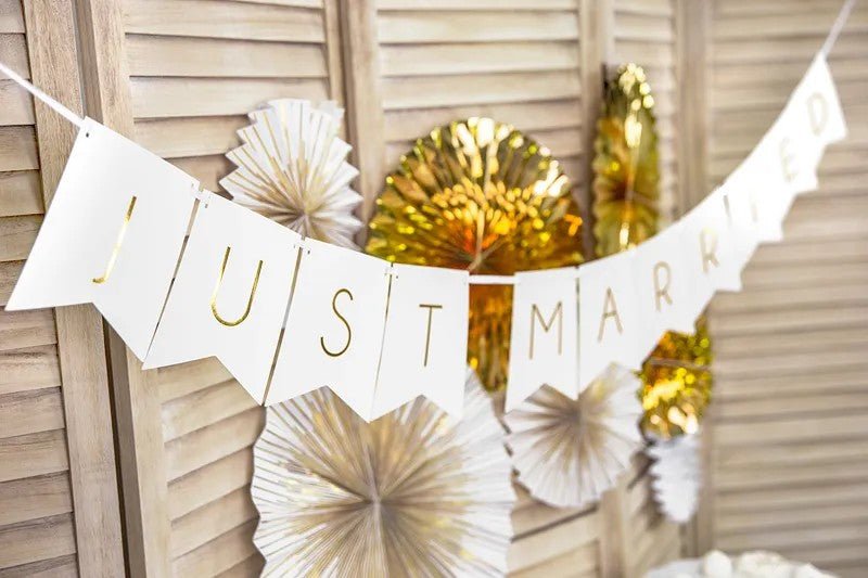 Банер "Just Married" - Бяло със Златен Напис - Party Design