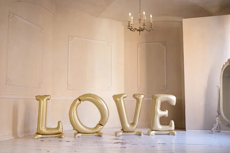 Фолиев Балон “LOVE” – Стил и романтика в златно - Party Design