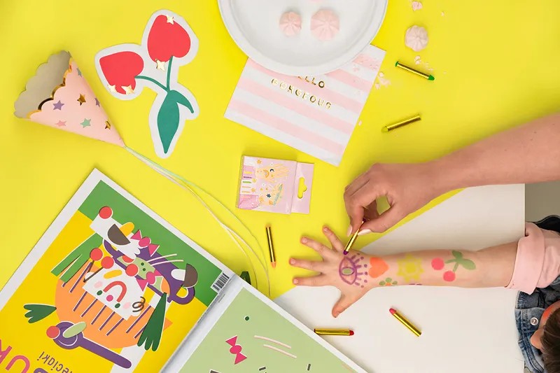 Неонови Моливи за Гримиране на Лице