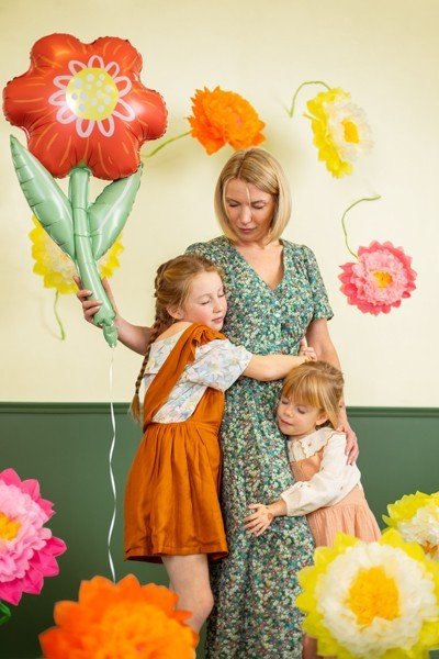 Фолиев Балон Червено Цвете, 53x96 см - Party Design