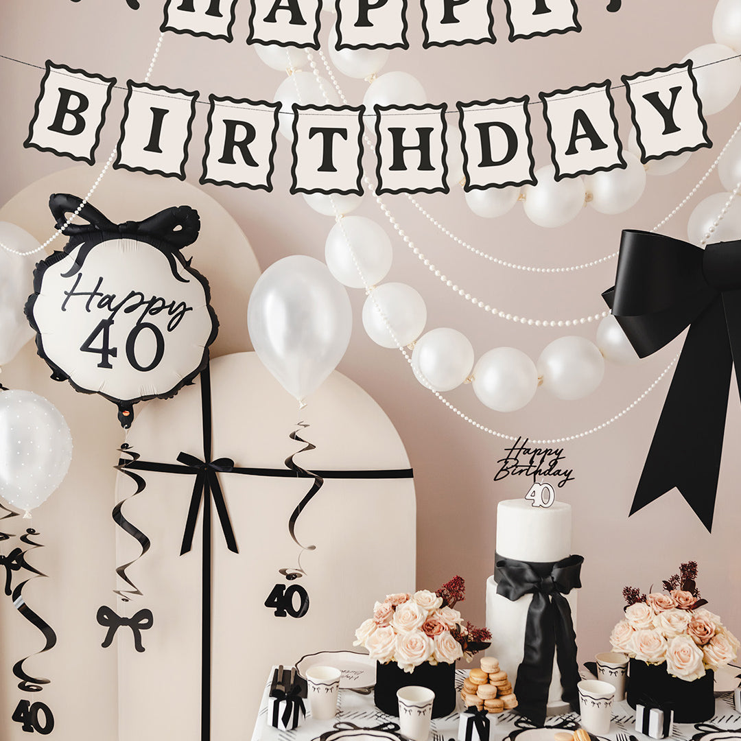 Декорация за 40-и рожден ден с банер Happy Birthday в черно и кремаво