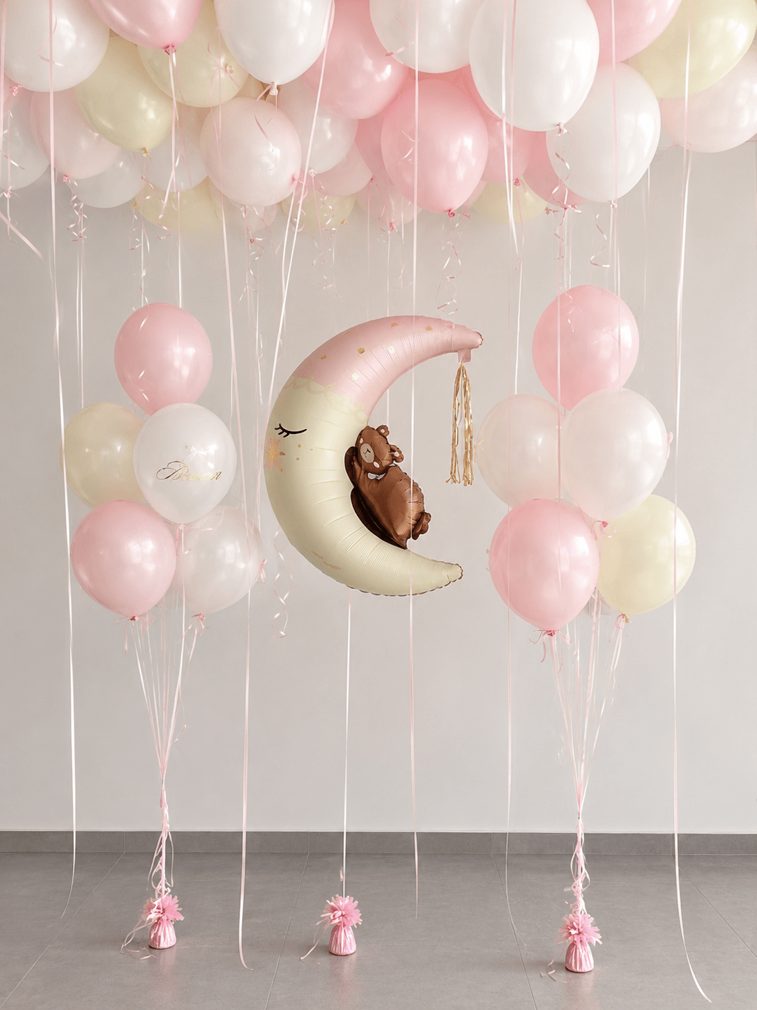 Композиция за изписване на бебе с балони с хелий, луна и мече - Party Design