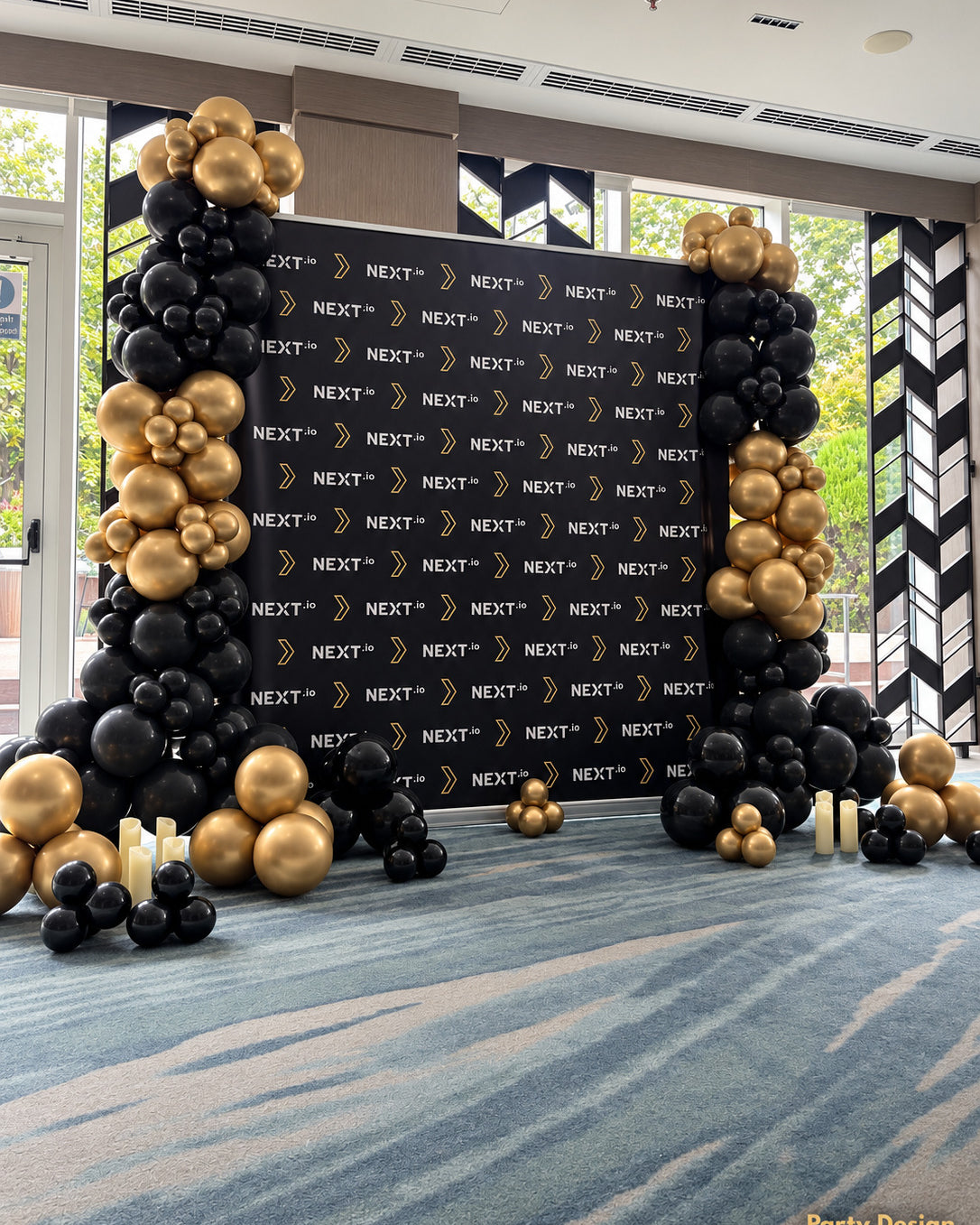 Корпоративна украса в черно и златно от Party Design София