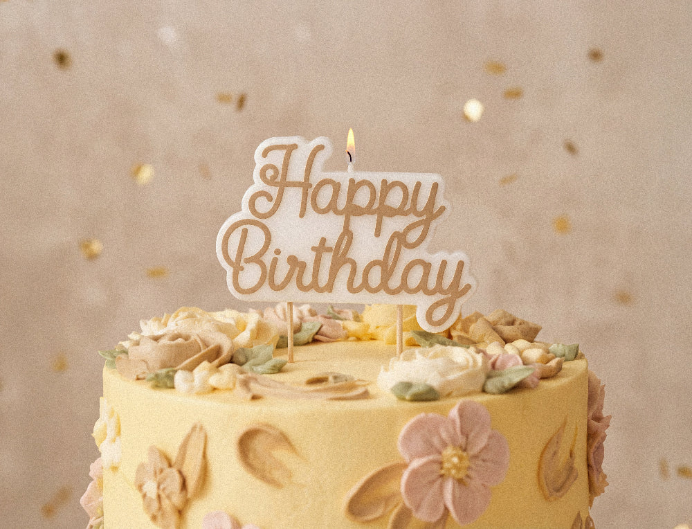 Торта за рожден ден с надпис Happy Birthday и декоративна свещ